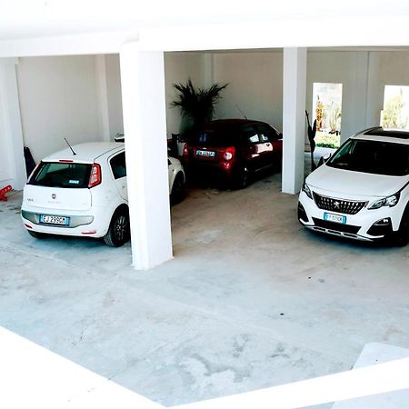 Torre Lapillo Fronte Mare In Centro With Covered Parking Bagian luar foto