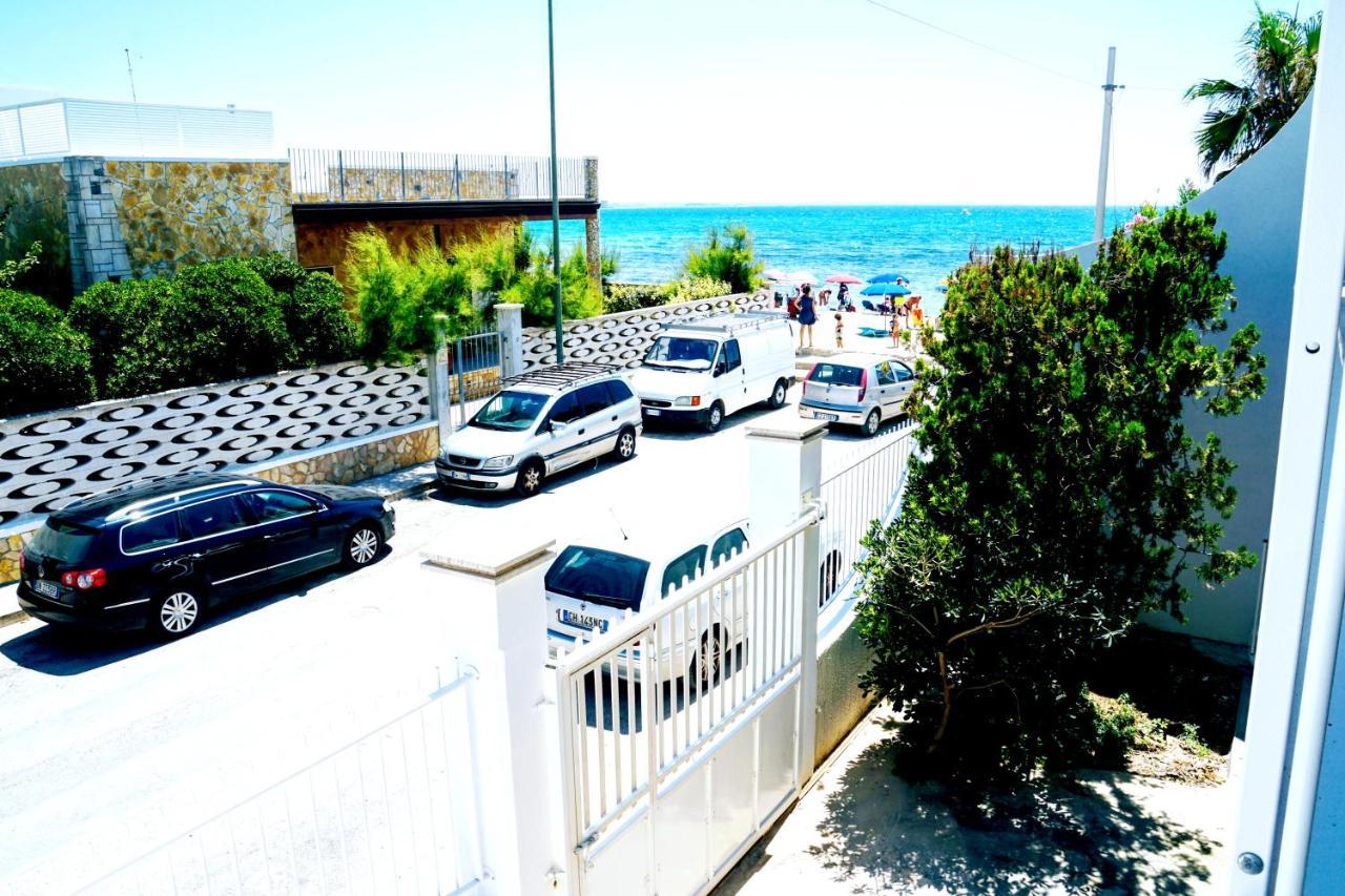 Torre Lapillo Fronte Mare In Centro With Covered Parking Bagian luar foto