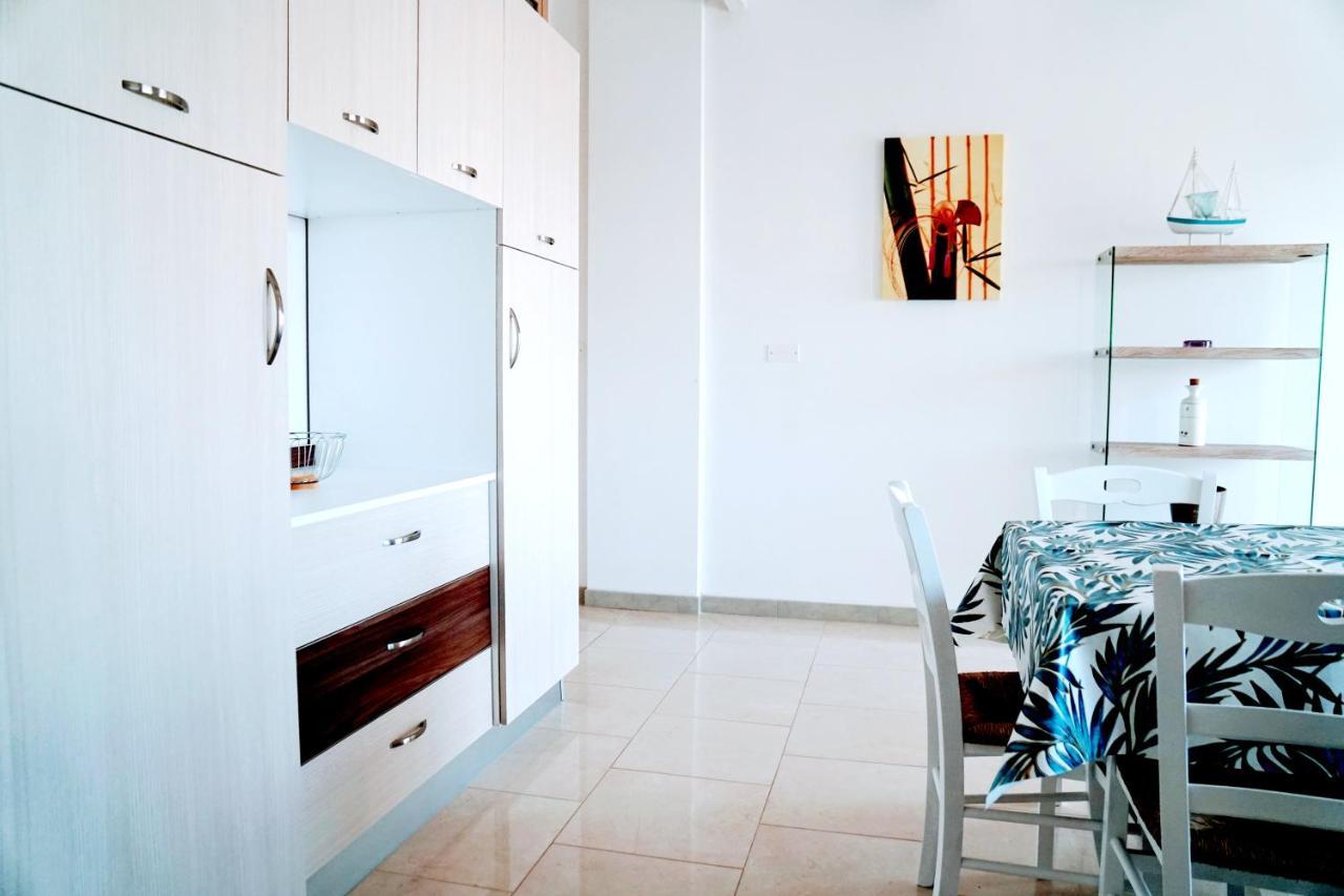 Torre Lapillo Fronte Mare In Centro With Covered Parking Bagian luar foto