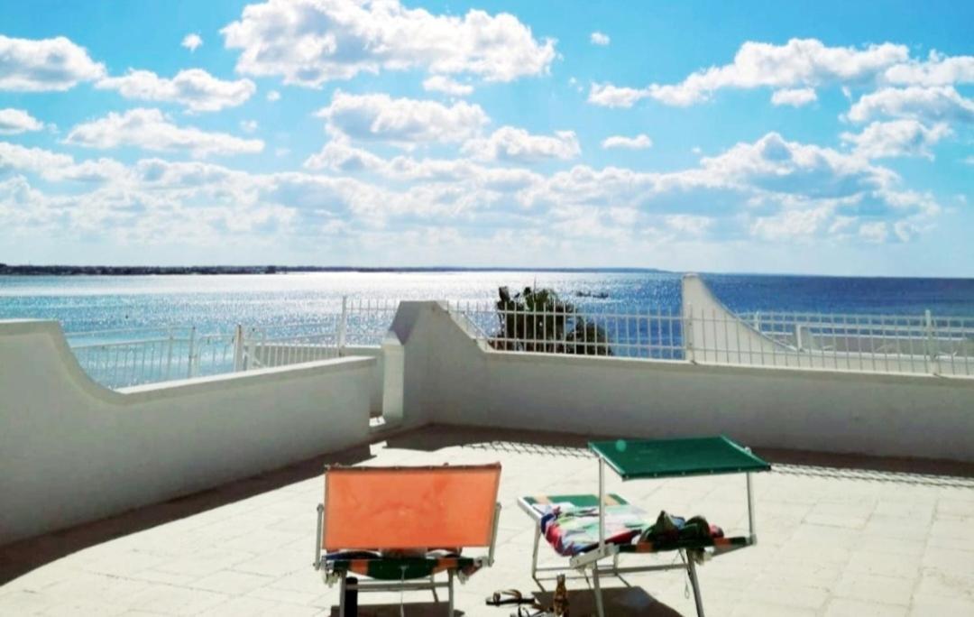 Torre Lapillo Fronte Mare In Centro With Covered Parking Bagian luar foto