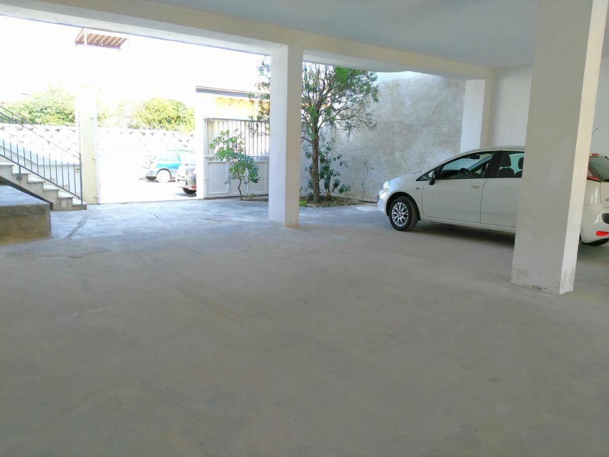 Torre Lapillo Fronte Mare In Centro With Covered Parking Bagian luar foto