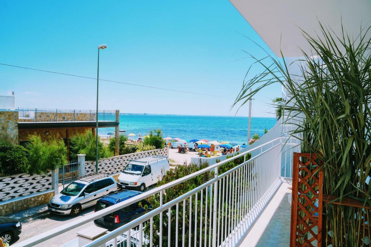 Porto Cesareo Appartamento Panoramico Fronte Mare Con Parcheggio Coperto Torre Lapillo Bagian luar foto
